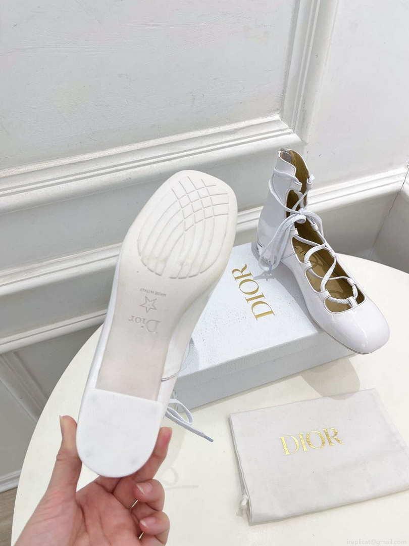 Dior Women‘s KDI760VNI ARTY lace-up ankle boots in white patent and calfskin