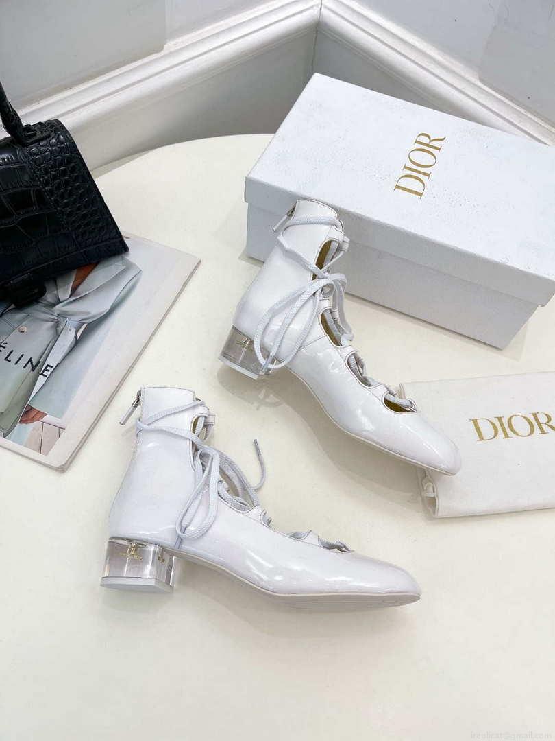Dior Women‘s KDI760VNI ARTY lace-up ankle boots in white patent and calfskin