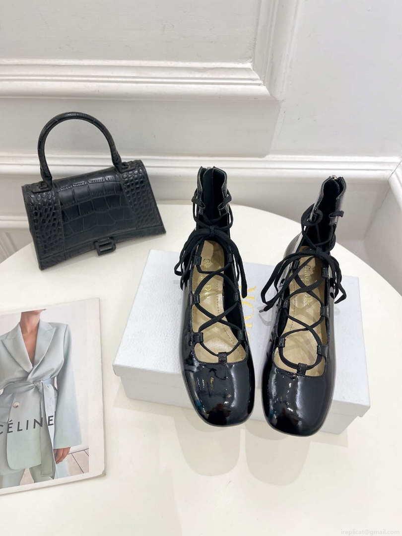 Dior Women‘s KDI760VNI ARTY lace-up ankle boots in black patent and calfskin