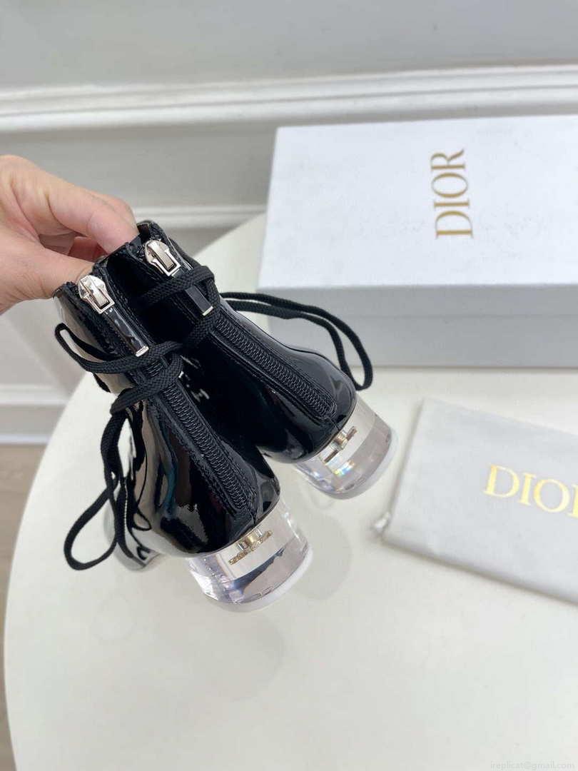 Dior Women‘s KDI760VNI ARTY lace-up ankle boots in black patent and calfskin