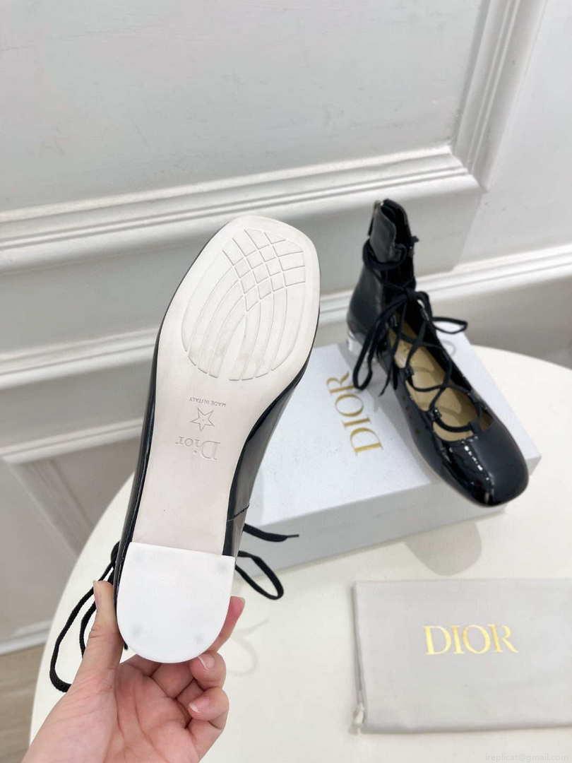 Dior Women‘s KDI760VNI ARTY lace-up ankle boots in black patent and calfskin