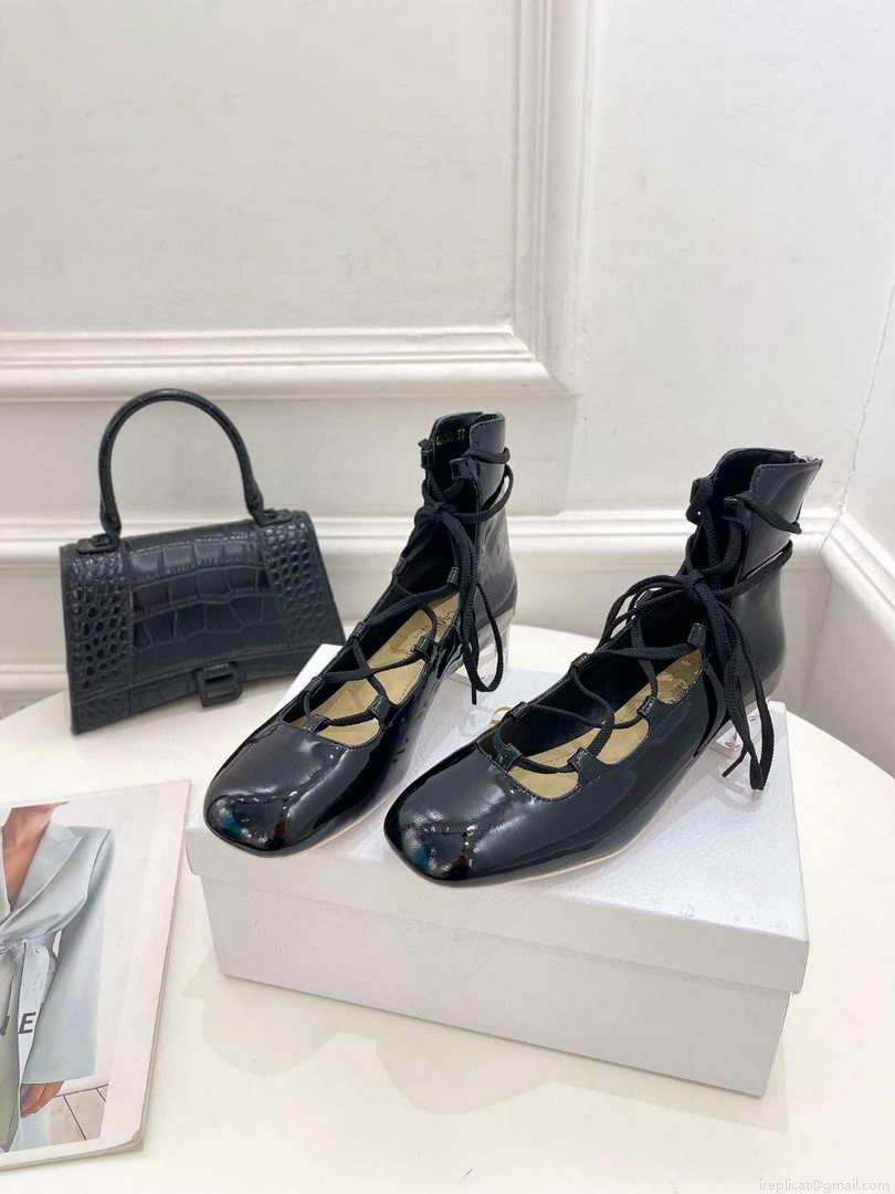 Dior Women‘s KDI760VNI ARTY lace-up ankle boots in black patent and calfskin