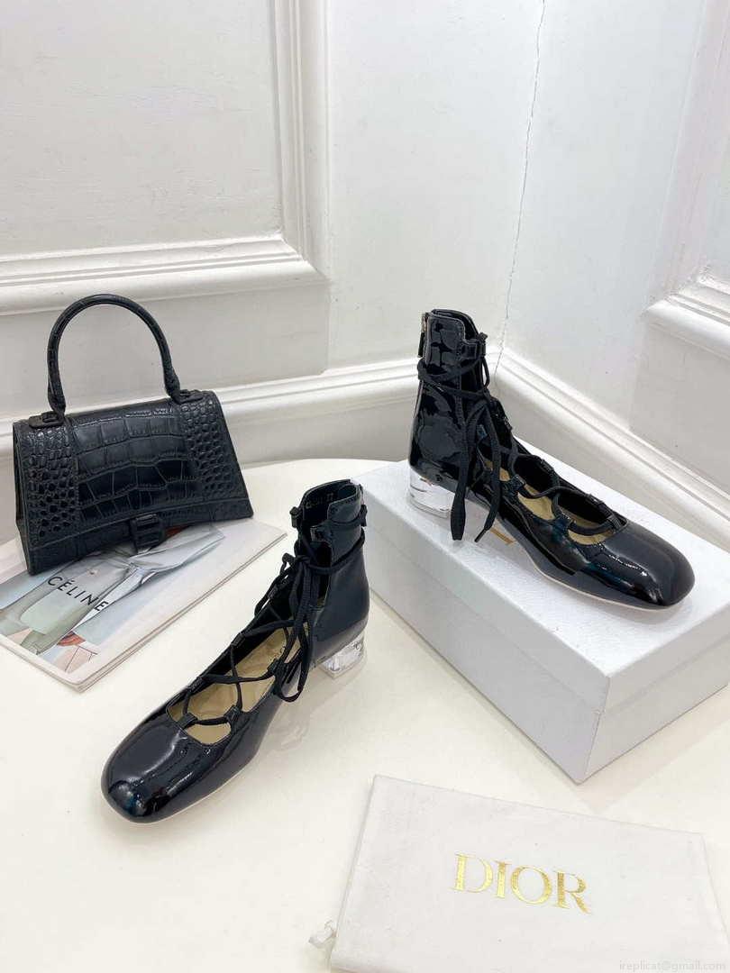 Dior Women‘s KDI760VNI ARTY lace-up ankle boots in black patent and calfskin