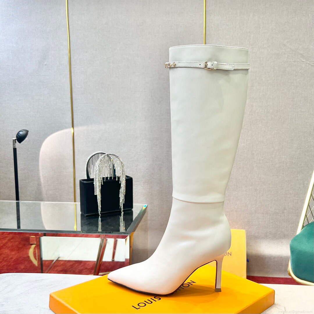 LV 1A9P46 Louis Vuitton Women’s Signature High Boots L66529