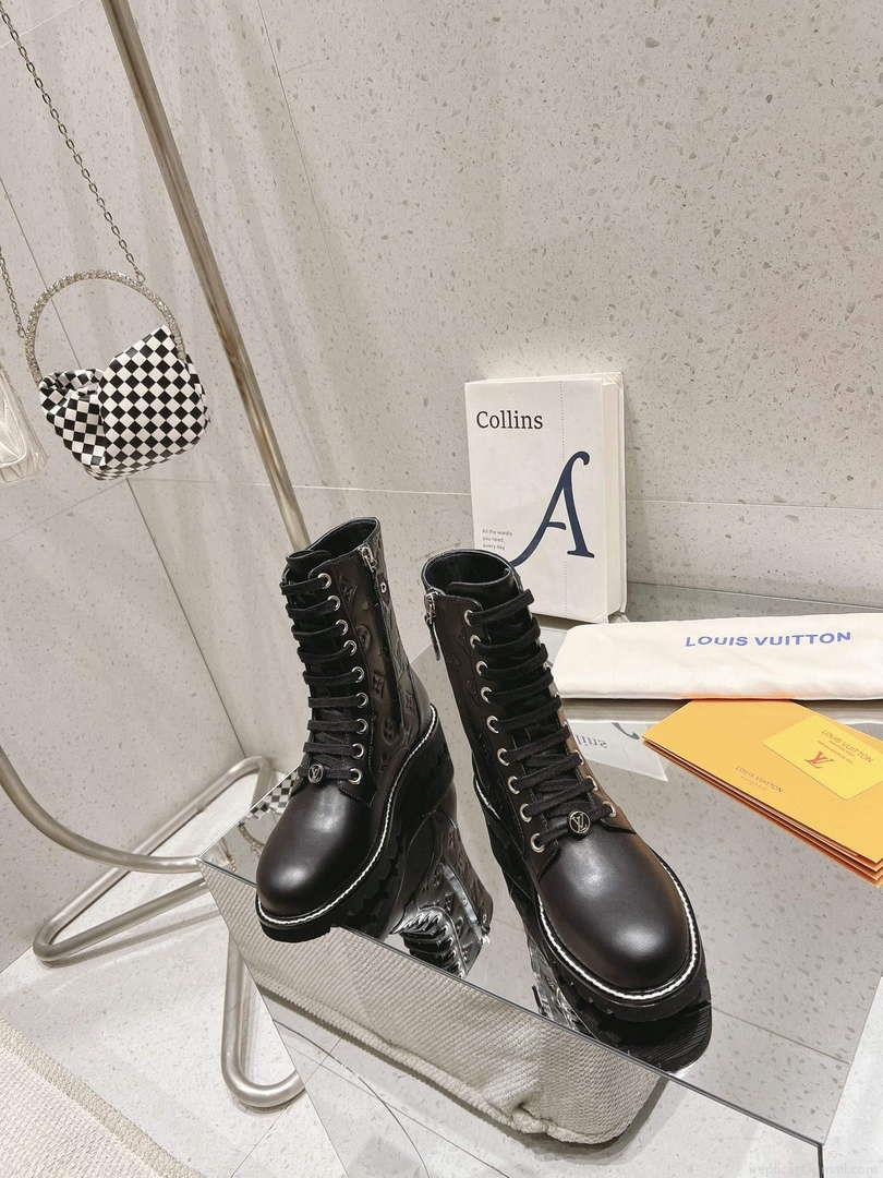LV 1ABUVN Louis Vuitton Women’s Territory Flat Ranger Boot L67328