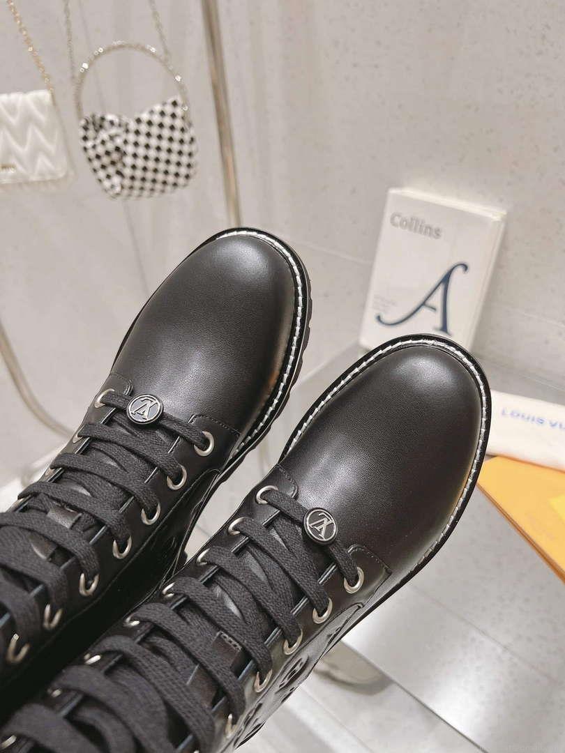 LV 1ABUVN Louis Vuitton Women’s Territory Flat Ranger Boot L67328