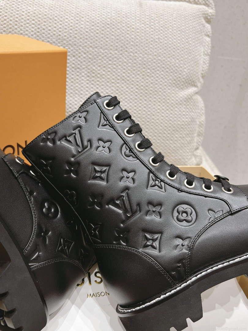 LV 1ABUVN Louis Vuitton Women’s Territory Flat Ranger Boot L67328