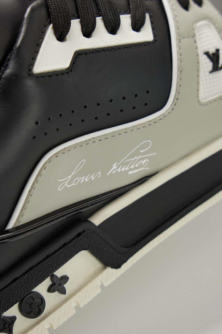 Louis Vuitton 1ABFAF Men Women’s LV Trainer Sneaker L62464