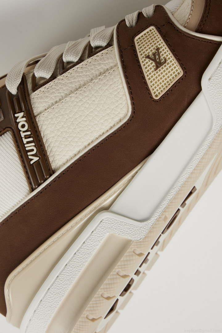 Louis Vuitton 1ABLUR Men Women’s LV Trainer Sneaker L62467