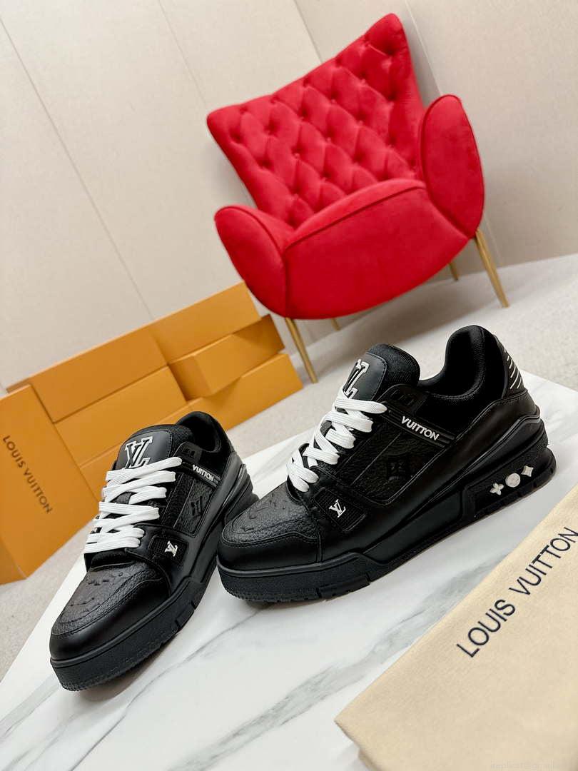 Louis Vuitton 1ABLUR Men Women’s LV Trainer Sneaker L62471