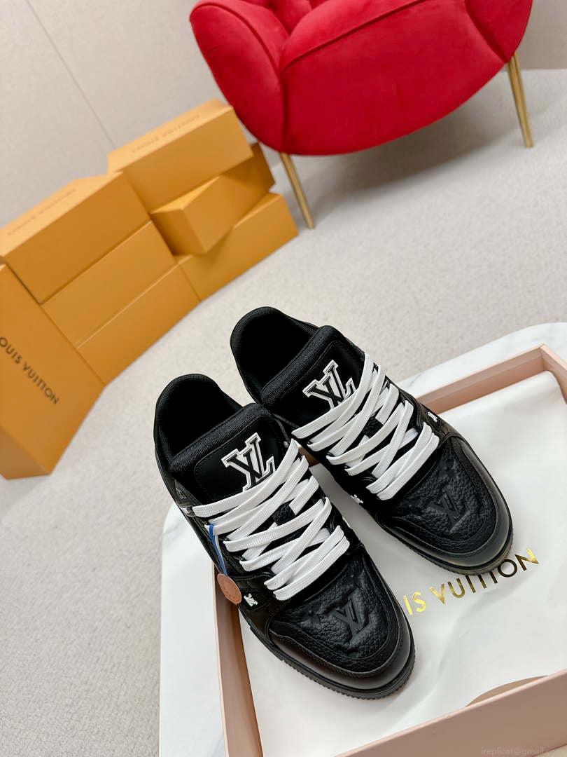 Louis Vuitton 1ABLUR Men Women’s LV Trainer Sneaker L62471