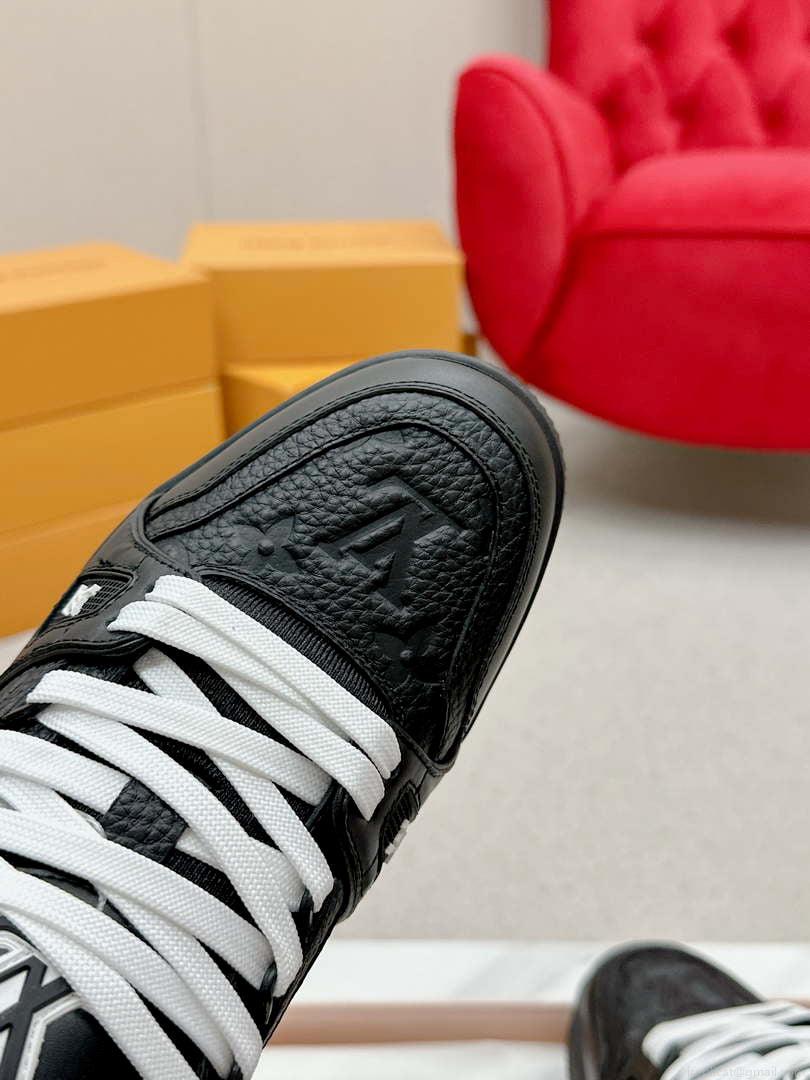 Louis Vuitton 1ABLUR Men Women’s LV Trainer Sneaker L62471
