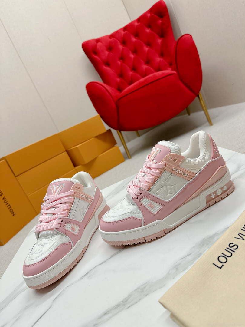 Louis Vuitton 1ABLUR Men Women’s LV Trainer Sneaker L62472