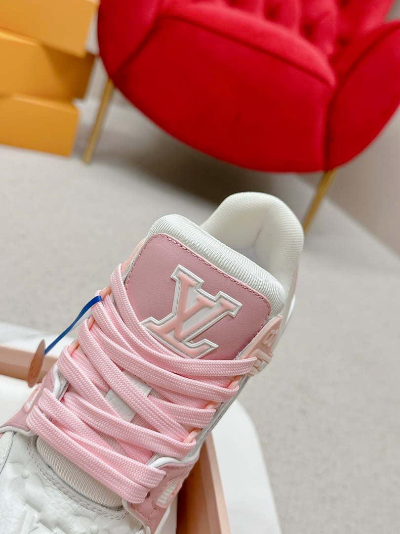 Louis Vuitton 1ABLUR Men Women’s LV Trainer Sneaker L62472
