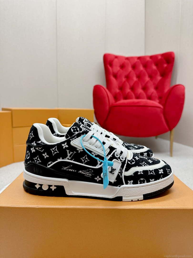 Louis Vuitton 1ABNJP Men Women’s LV Trainer Sneaker L62478