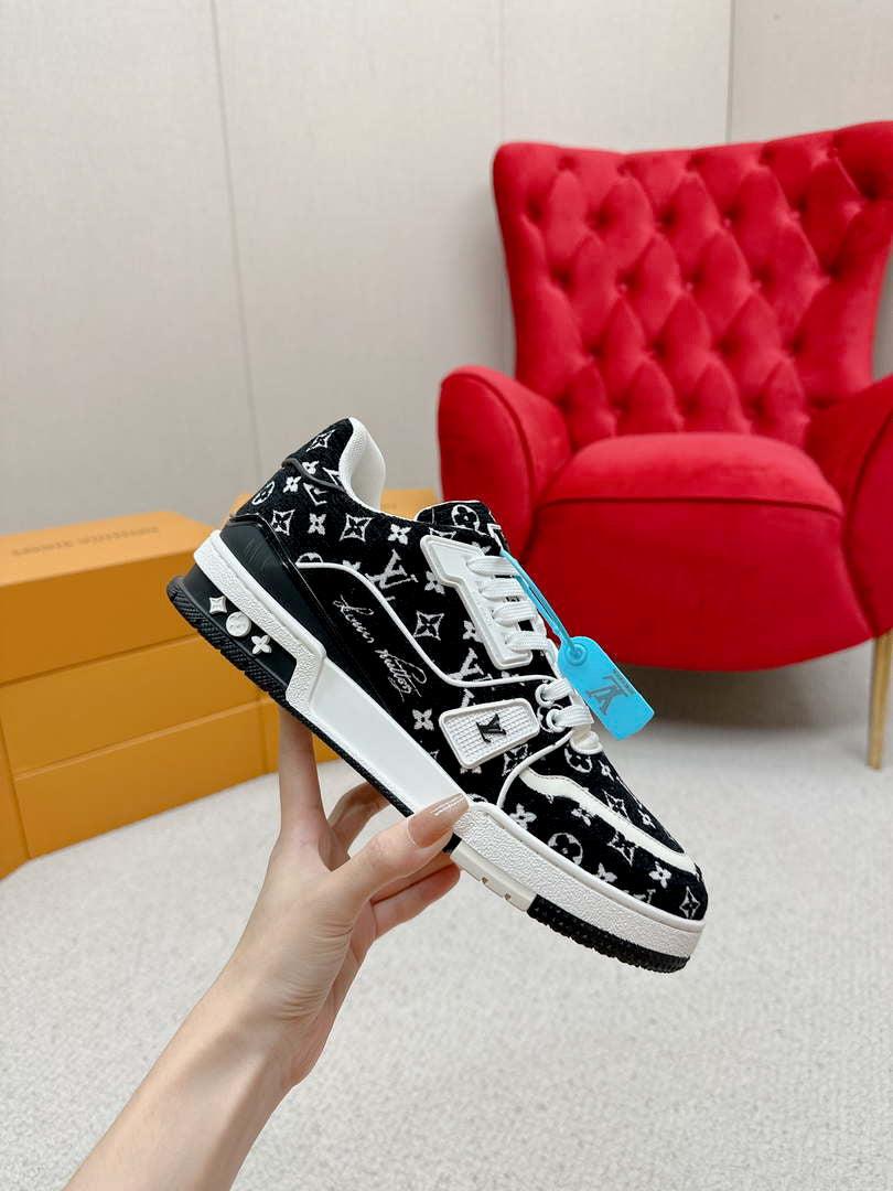 Louis Vuitton 1ABNJP Men Women’s LV Trainer Sneaker L62478