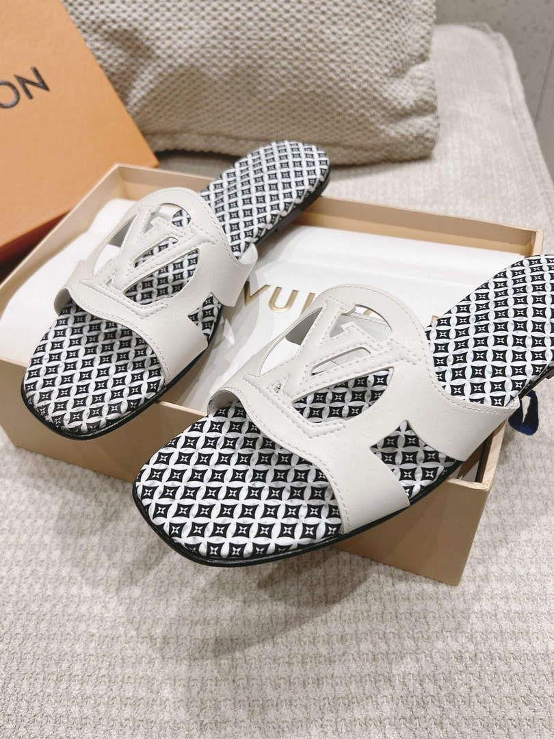 LV 1ABP20 Louis Vuitton LV Isola Flat Mules L66402