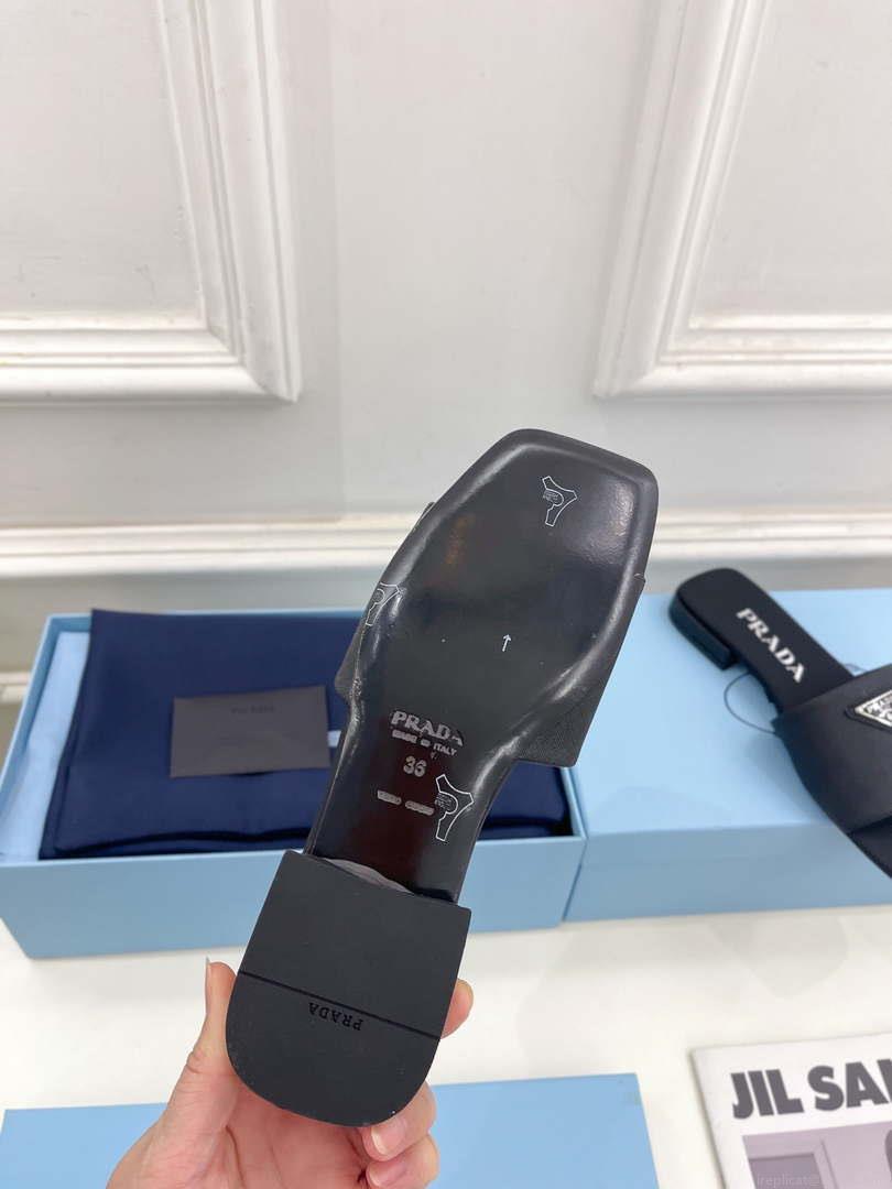 Prada Embossed leather slides leather P91263