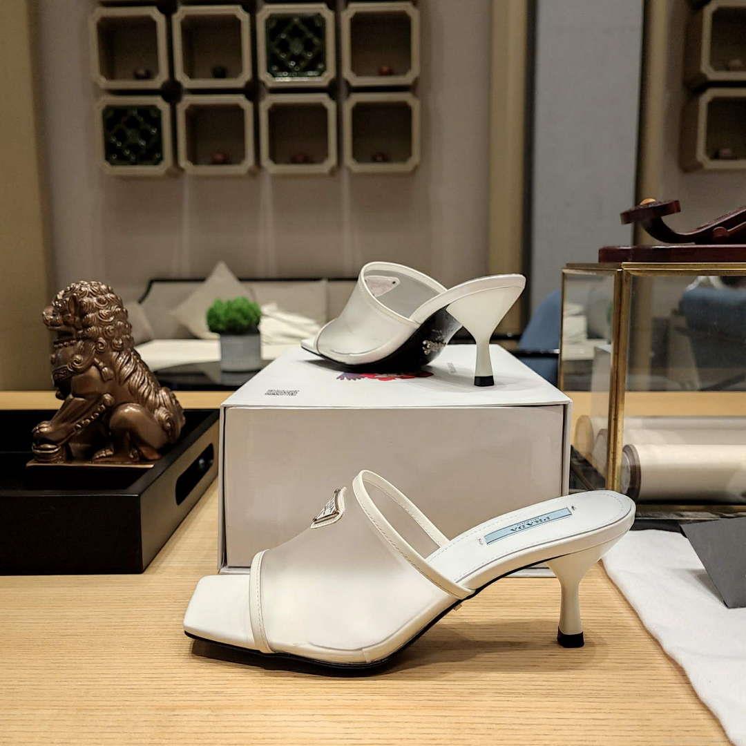 Prada 1XX644 Plexiglas and patent leather sandals P78601