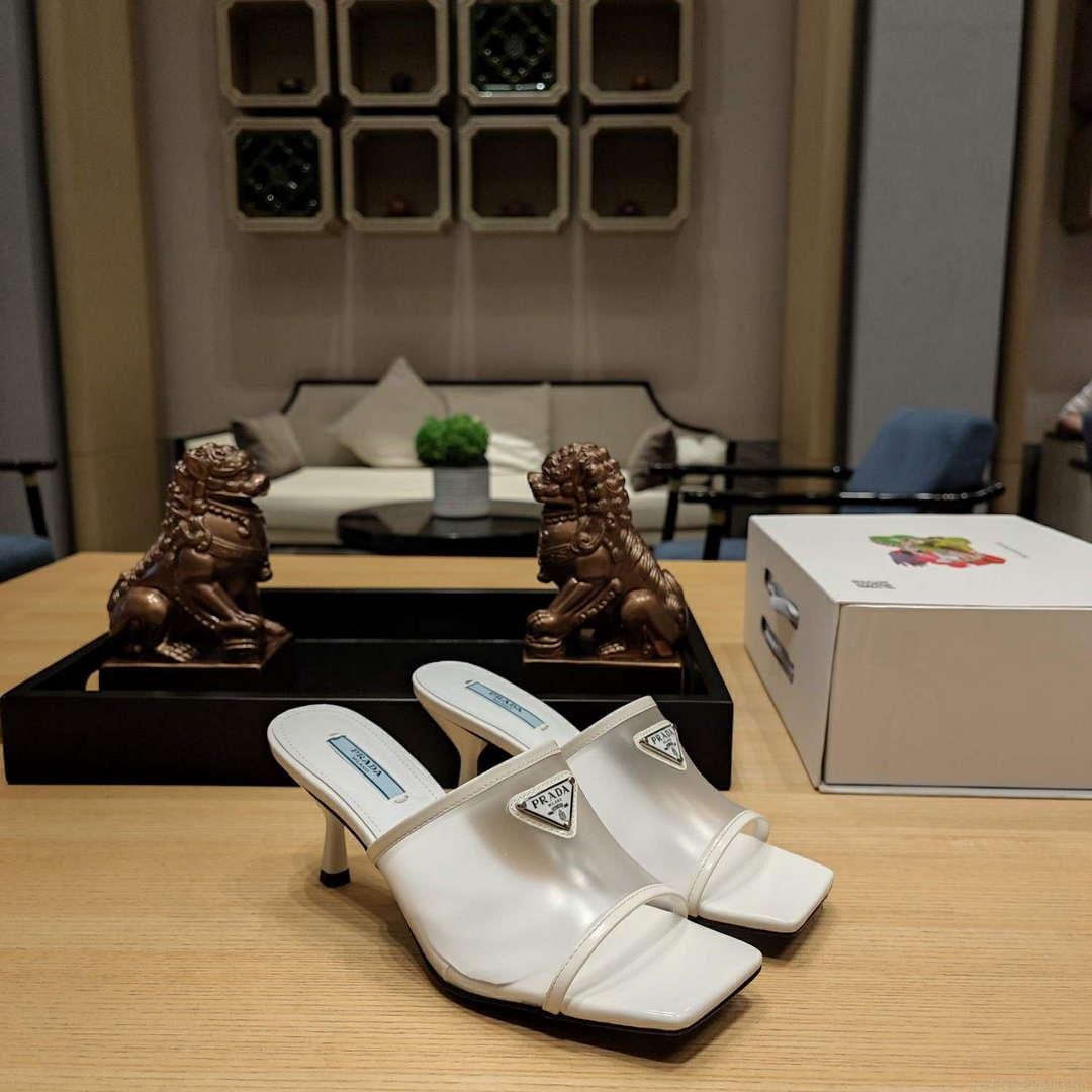 Prada 1XX644 Plexiglas and patent leather sandals P78601