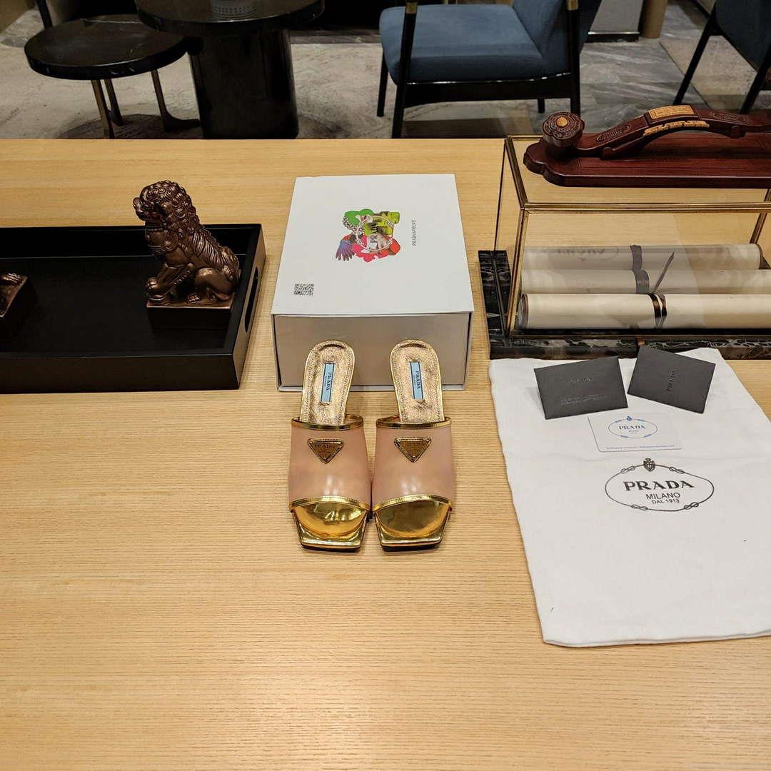 Prada 1XX644 Plexiglas and patent leather sandals P78604