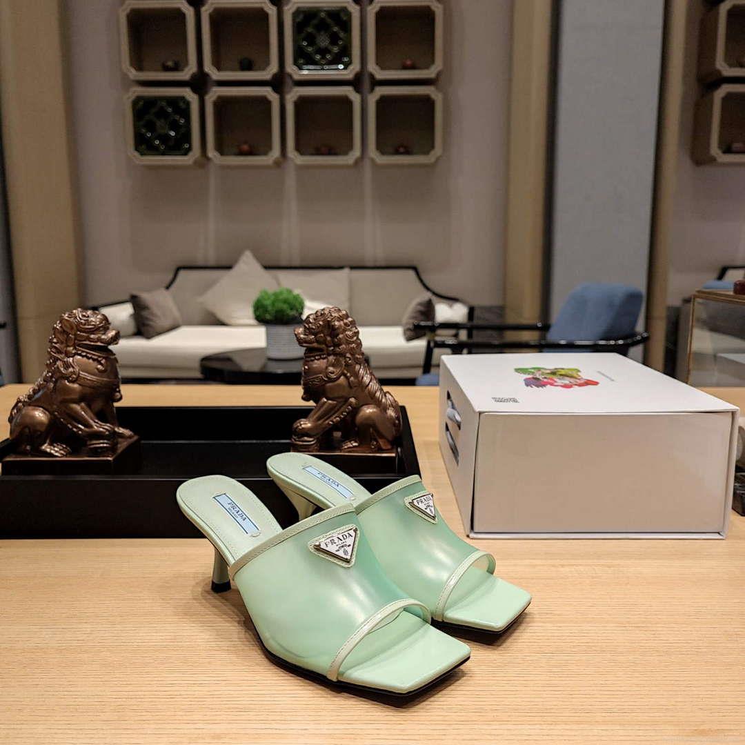 Prada 1XX644 Plexiglas and patent leather sandals P78605