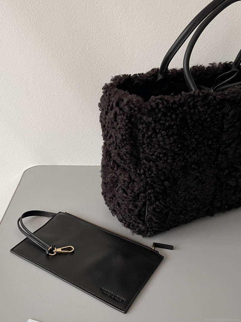 Bottega Veneta BV 652867 Arco Tote Intreccio shearling Black