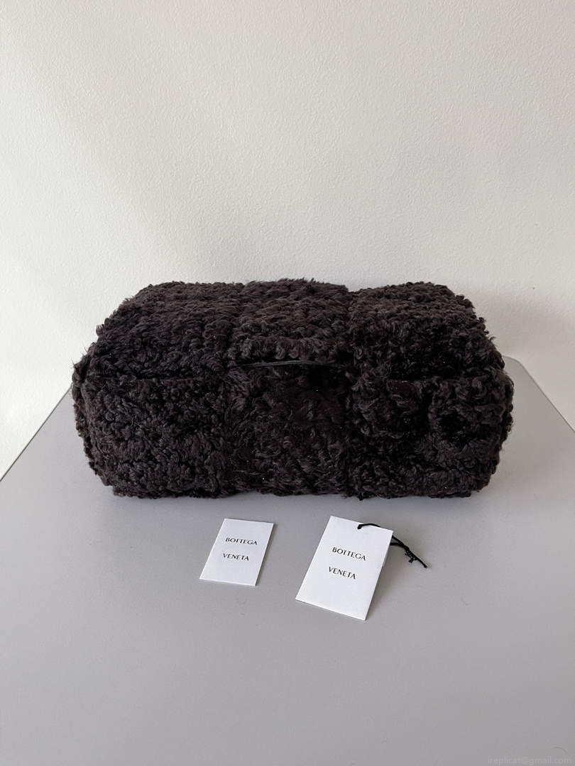 Bottega Veneta BV 652867 Arco Tote Intreccio shearling Black