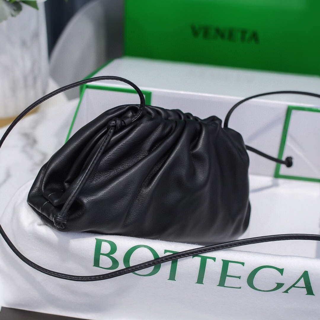 Bottega Veneta 585852 BV Mini Pouch Black Bag