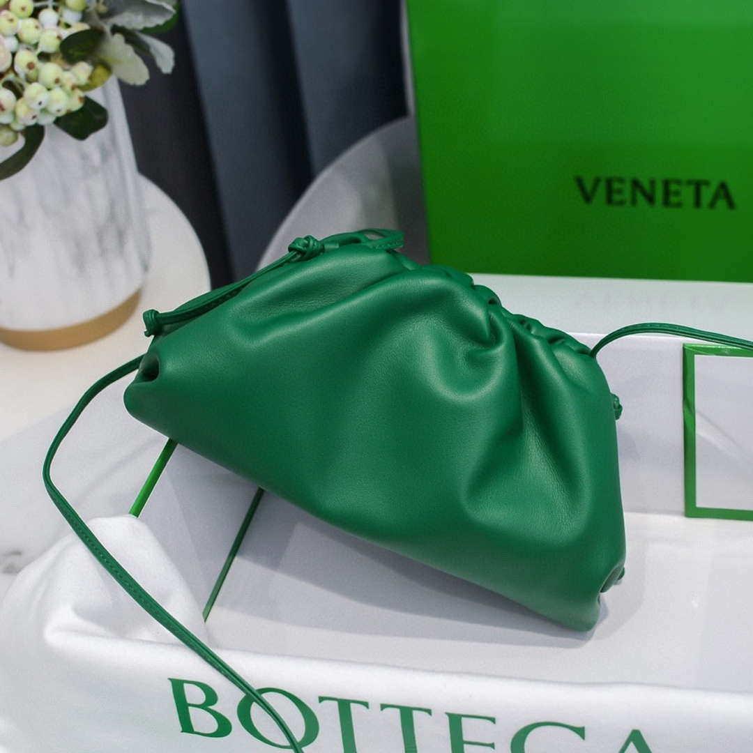 Bottega Veneta 585852 BV Mini Pouch Green Bag