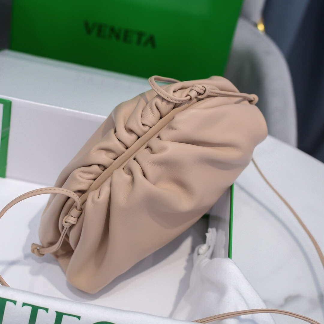 Bottega Veneta 585852 BV Mini Pouch Nude Bag