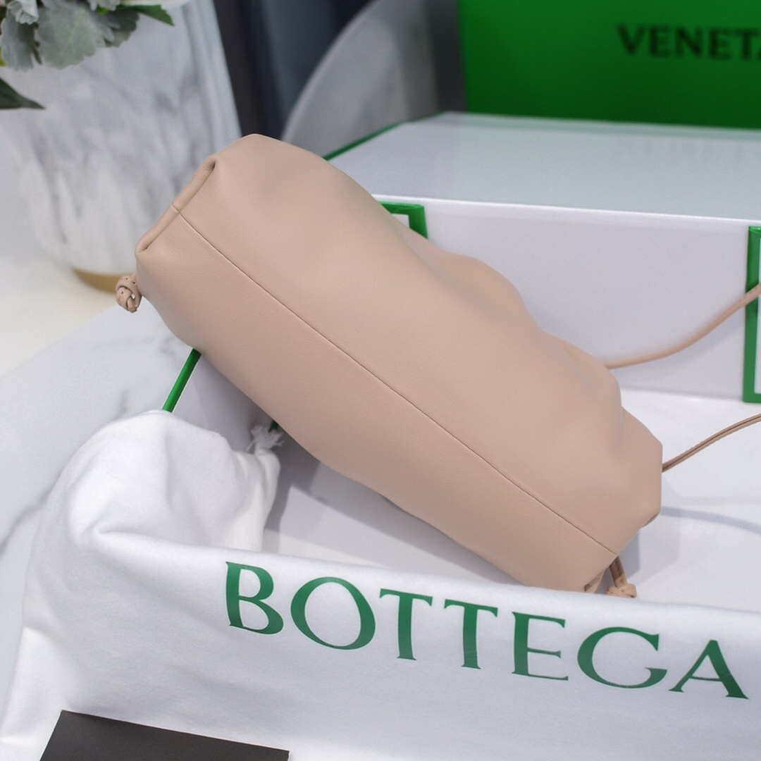 Bottega Veneta 585852 BV Mini Pouch Nude Bag