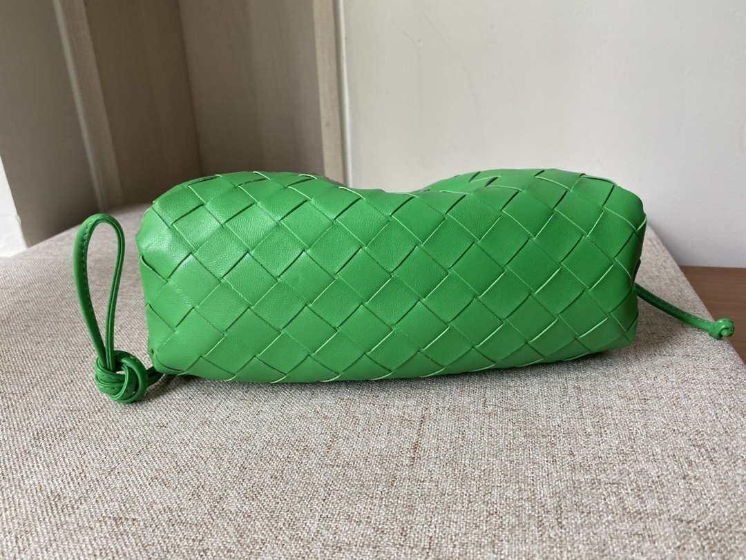 BV 585852VCPP13722 Bottega Veneta Mini Pouch Green
