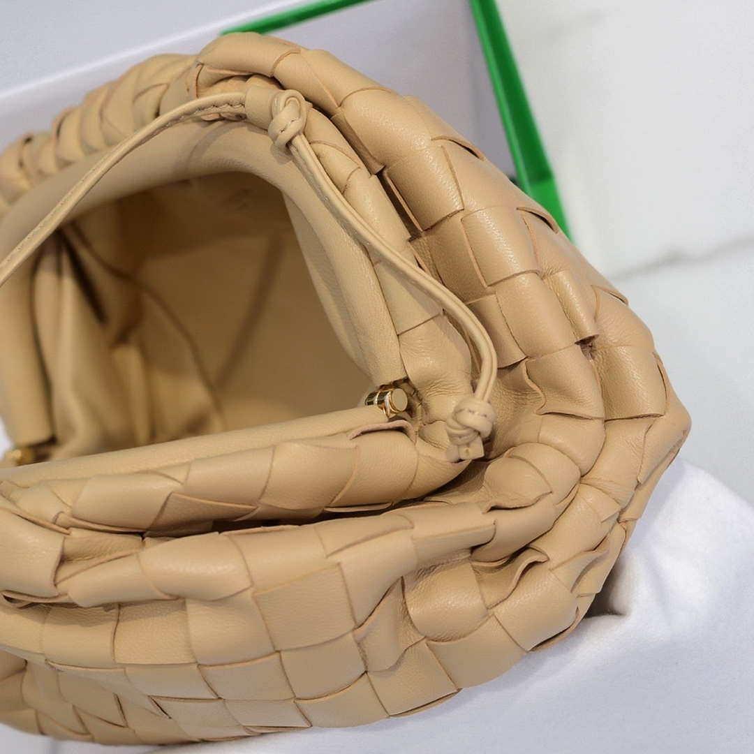 BV 585852VCPP19776 Bottega Veneta Mini Pouch Beige
