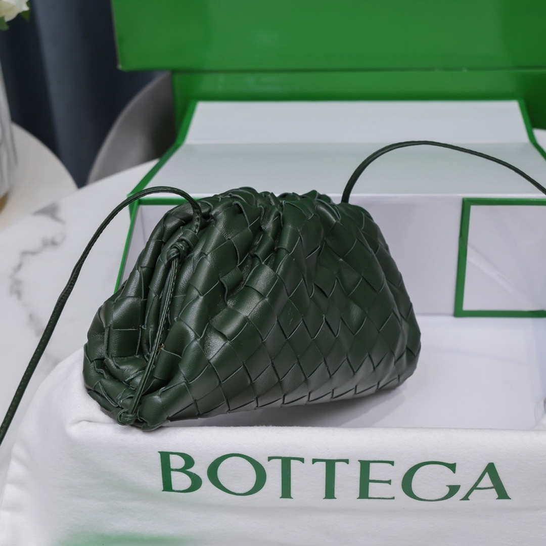 BV 585852 Bottega Veneta Mini Pouch intrecciato leather clutch with strap Dark Green