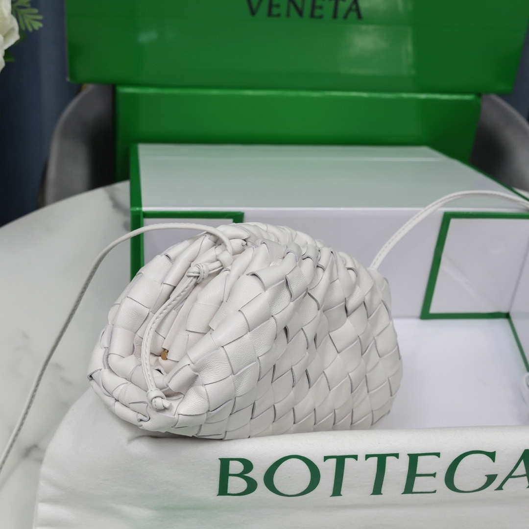 BV 585852 Bottega Veneta Mini Pouch intrecciato leather clutch with strap White