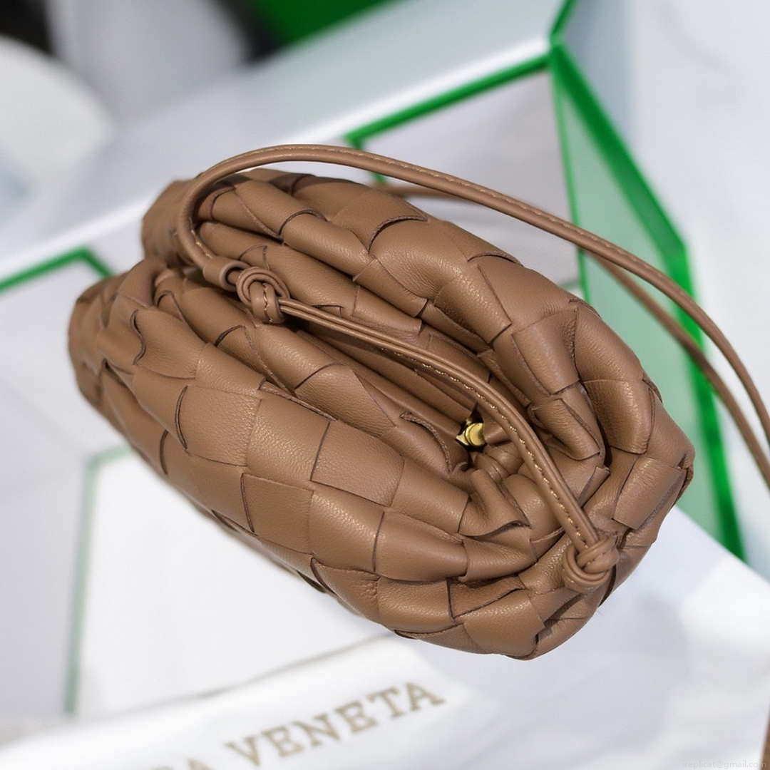 BV 585852 Bottega Veneta Mini Pouch intrecciato leather clutch with strap Brown