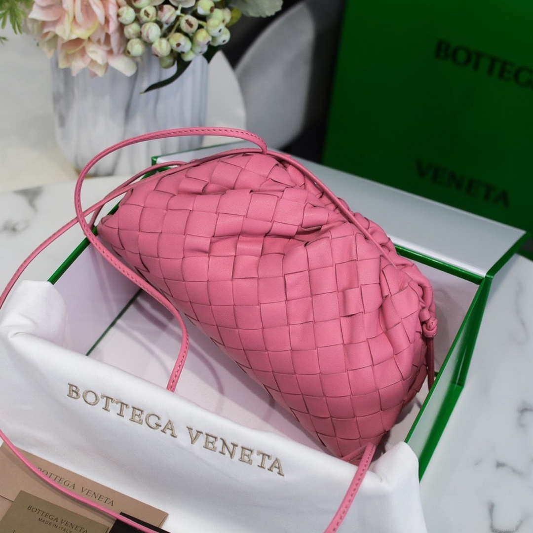 BV 585852 Bottega Veneta Mini Pouch intrecciato leather clutch with strap Pink