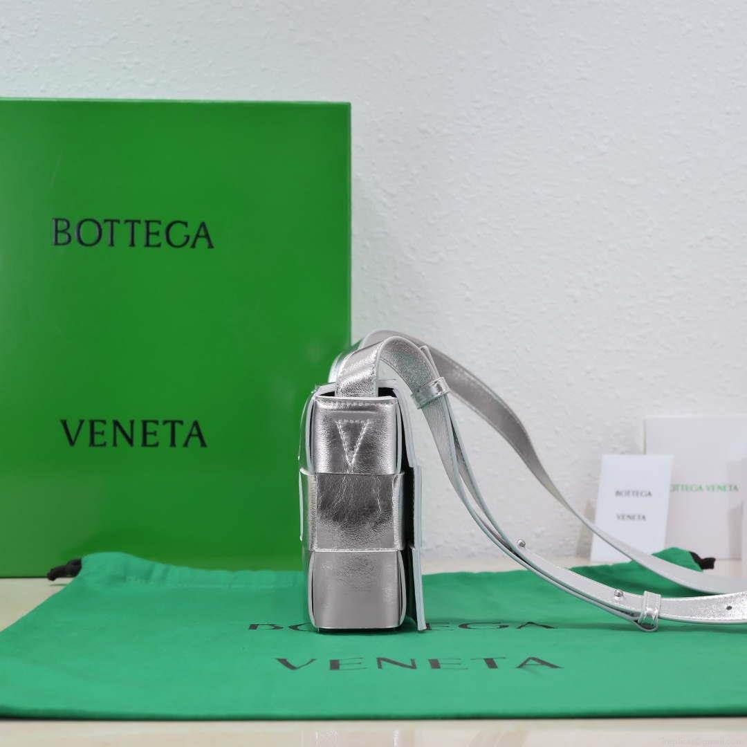 Bottega Veneta BV 578004 Cassette Cross-body bag soft lambskin leather Silver