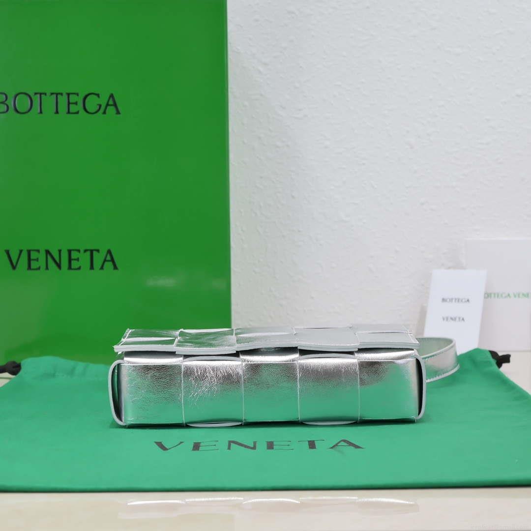 Bottega Veneta BV 578004 Cassette Cross-body bag soft lambskin leather Silver