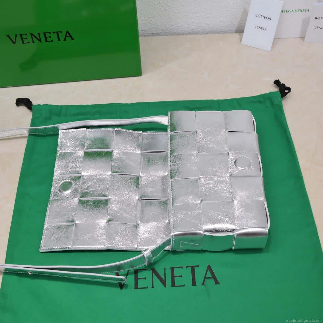 Bottega Veneta BV 578004 Cassette Cross-body bag soft lambskin leather Silver