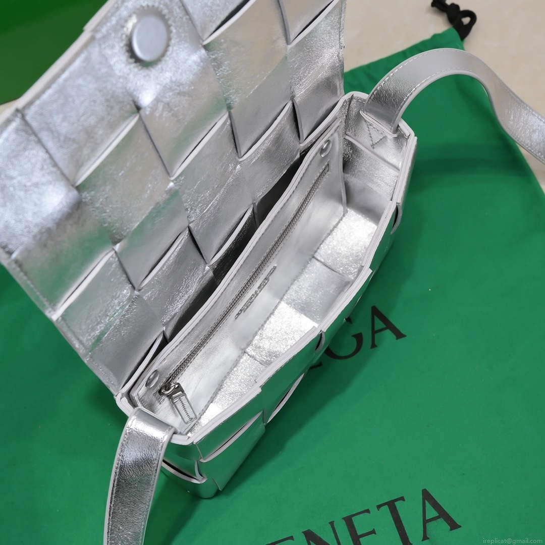 Bottega Veneta BV 578004 Cassette Cross-body bag soft lambskin leather Silver