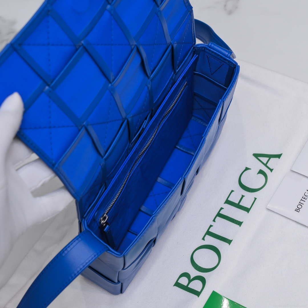 Bottega Veneta BV 578004 Cassette Cross-body bag soft lambskin leather BV89908