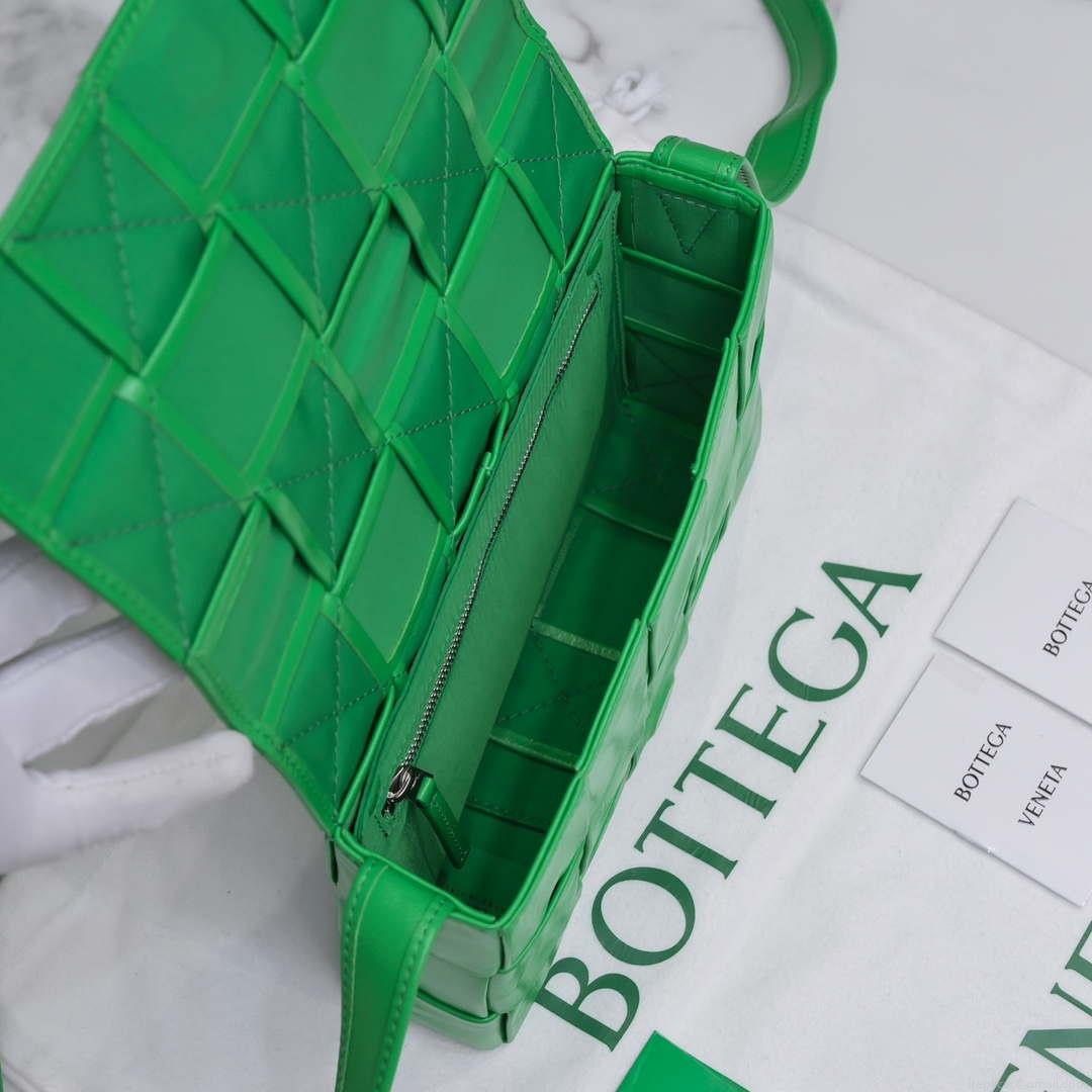 Bottega Veneta BV 578004 Cassette Cross-body bag soft lambskin leather BV89909