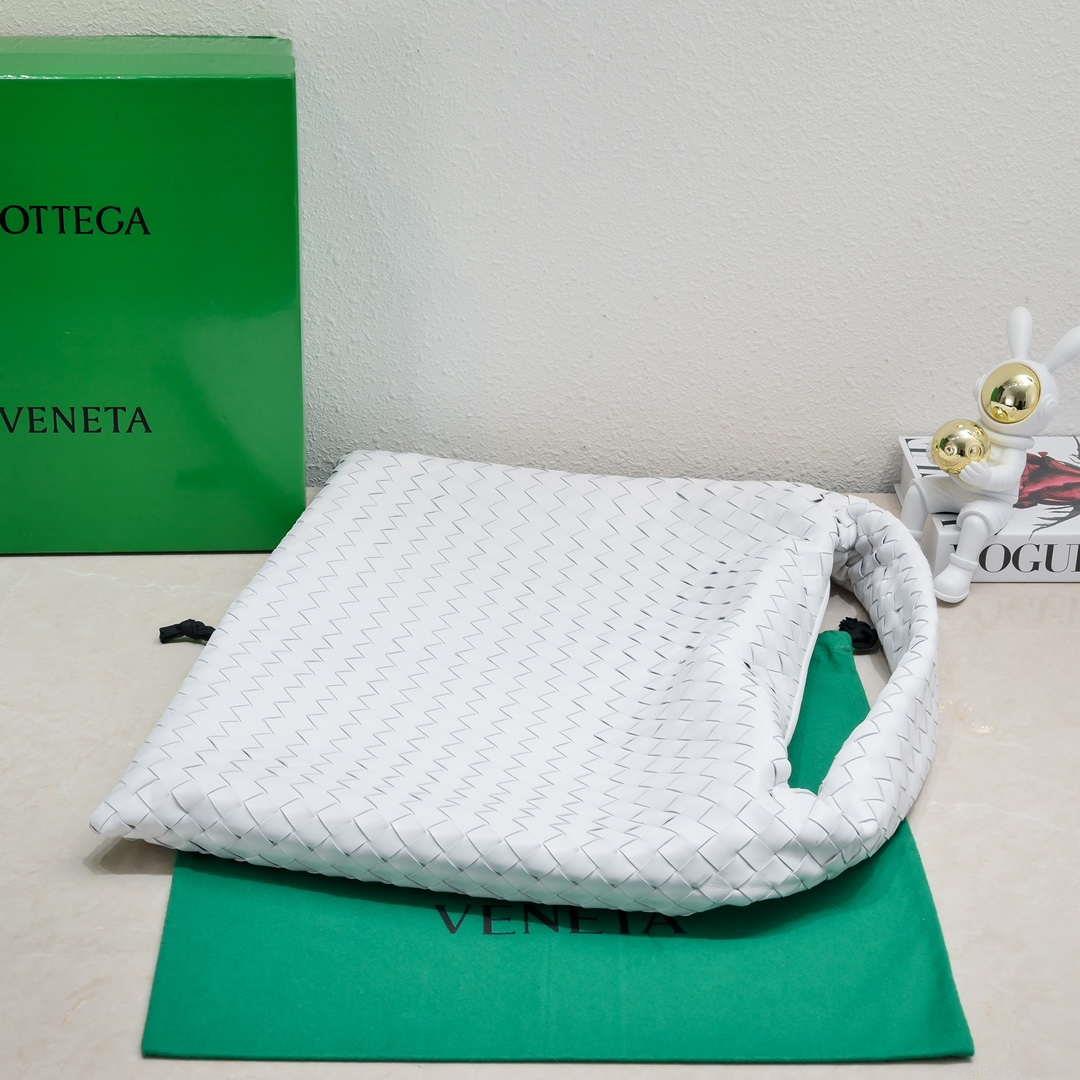 Bottega Veneta BV 763970 Large Hop Fondant Bag White