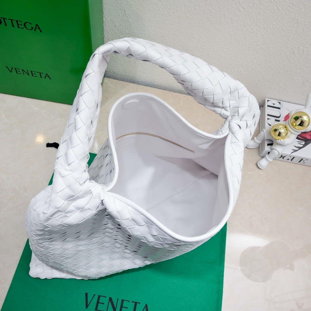 Bottega Veneta BV 763970 Large Hop Fondant Bag White