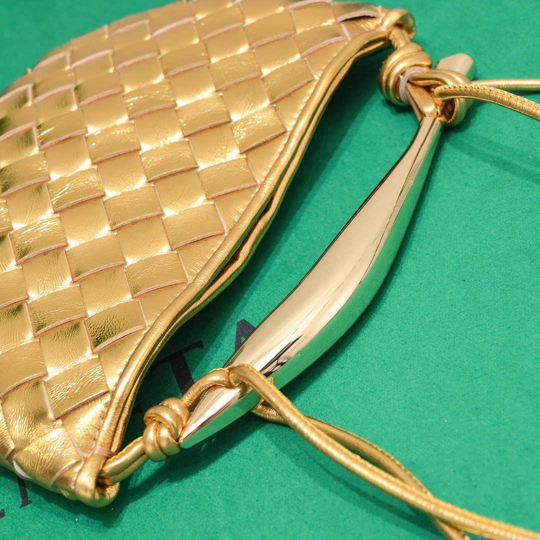 Bottega Veneta BV 744267 Mini Sardine Cross-body bag realised with Intrecciato Gold