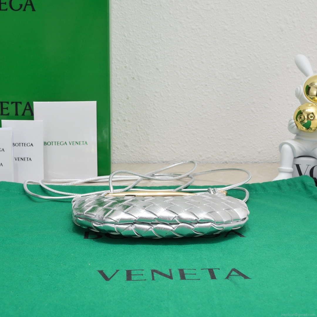 Bottega Veneta BV 744267 Mini Sardine Cross-body bag realised with Intrecciato Silver