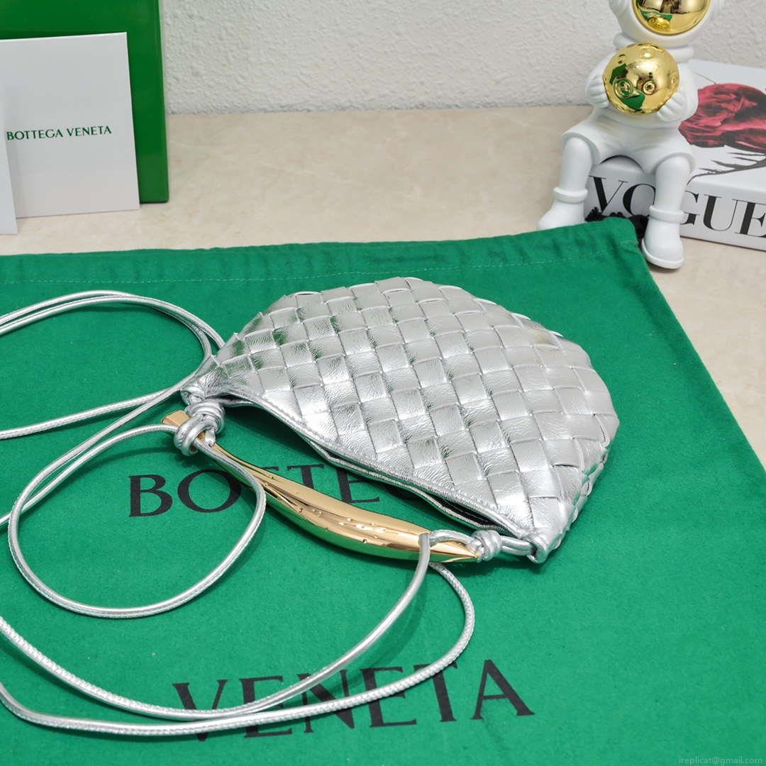 Bottega Veneta BV 744267 Mini Sardine Cross-body bag realised with Intrecciato Silver