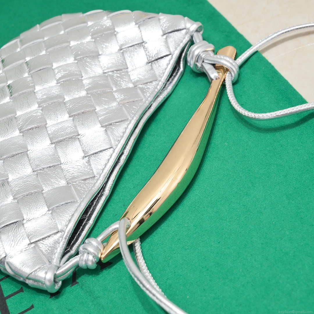 Bottega Veneta BV 744267 Mini Sardine Cross-body bag realised with Intrecciato Silver